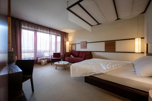 Кровать или кровати в номере Das Mühlwald - Quality Time Family Resort