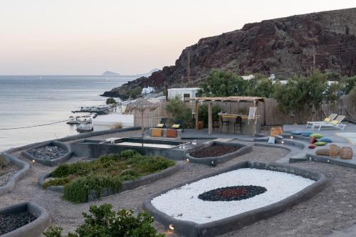 a garden with a view of the ocean at Le Grand Blue Villa in Akrotiri