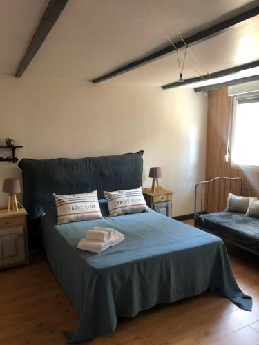 a bedroom with a bed with two towels on it at Maison de Campagne in Sarragia