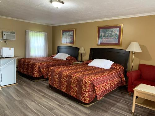 Säng eller sängar i ett rum på Dunlop Motel