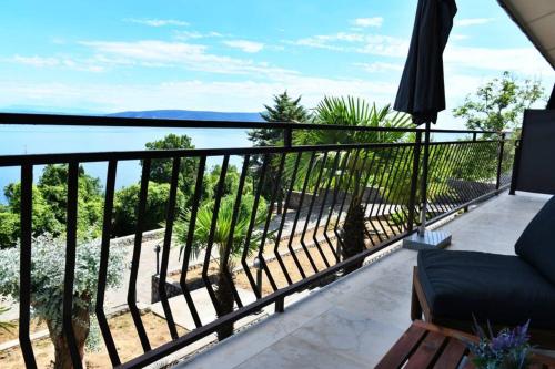 Großes Reihenhaus mit viel Grün und Meerblick