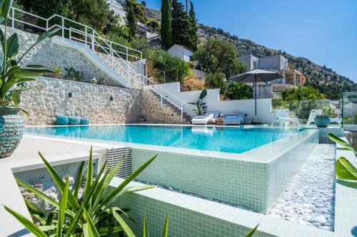 Bazén v ubytovaní Cosy Loft w Private Pool & Patio alebo v jeho blízkosti