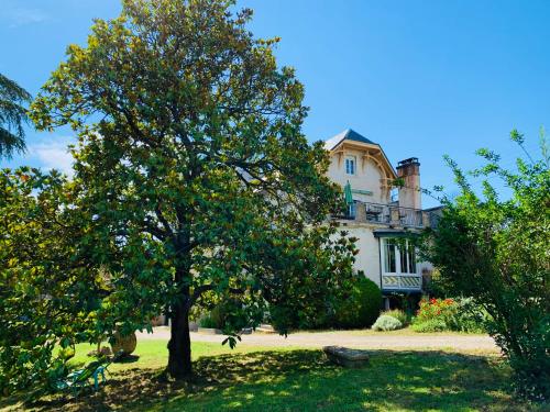 Κήπος έξω από το Domaine des Ondes