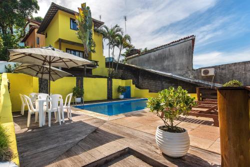 The swimming pool at or close to Areia Branca Apart Hotel