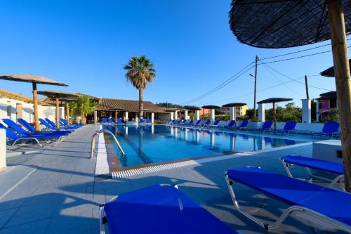 Bazén v ubytování Corfu SunGate Hotel nebo v jeho okolí