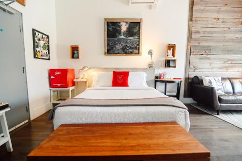 a bedroom with a large bed with a red pillow at Edison's Inn in Stratford