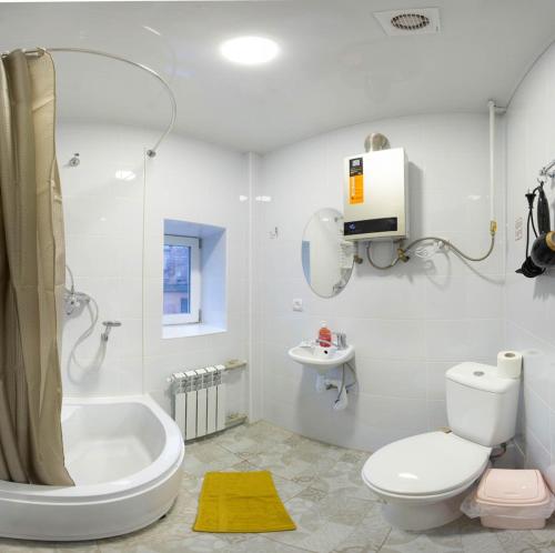 Phòng tắm tại Studio near metro Pushkinska, Universytet - Mayakovskogo str. 5-3