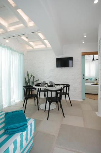 a dining room with a table and chairs at Majo Suites Hotel in Agia Anna Naxos