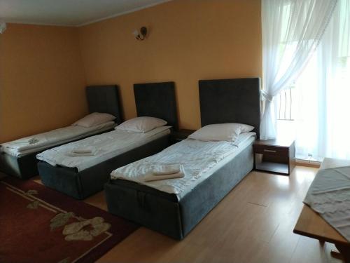 Łóżko lub łóżka w pokoju w obiekcie Wakacyjny Apartament
