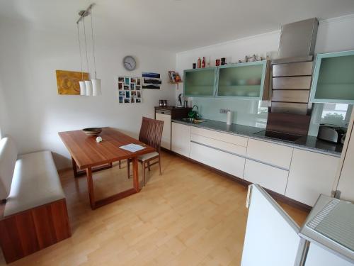 A kitchen or kitchenette at Villa Mountain View with waterbed