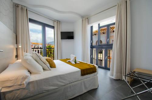 Postel nebo postele na pokoji v ubytování NERJA-CENTRO-JACUZZI- MIRADOR DE LA ERMITA- Adults Recommended