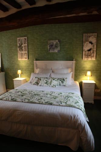 Un pat sau paturi într-o cameră la L'Armandière