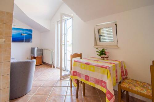 a dining room with a table and chairs at Villa Tereza in Splitska