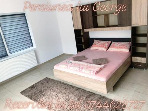 Katil atau katil-katil dalam bilik di Pensiunea lui George