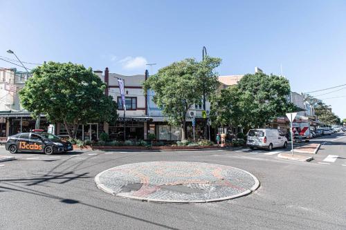El barrio en el que está el lodge o un barrio cercano