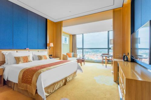 A bed or beds in a room at Ramada Foshan Nanhai