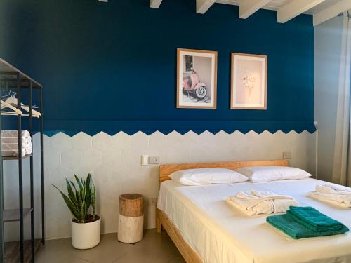 Posteľ alebo postele v izbe v ubytovaní Charming Attic Apartment With Balcony & Swimming Pool