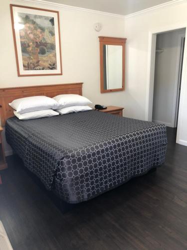 Letto o letti in una camera di Drift Inn, LLC