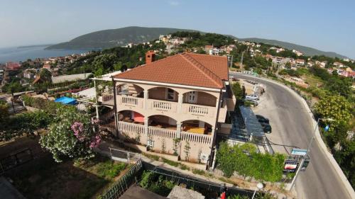 Gallery image of Apartments Popadić with parking in Herceg-Novi
