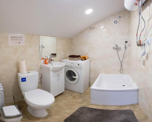 Bathroom sa New apartments near the Constitution Square - Kuznechna str. 26/5