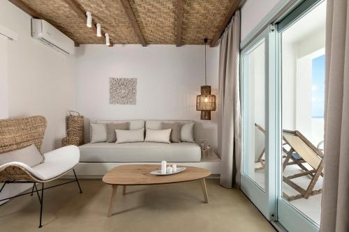 Area soggiorno di Santo Bloom Luxury Villas
