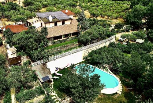 Bazén v ubytování Elegant Villa in Treglio with Private Pool nebo v jeho okolí