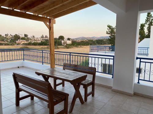 a wooden table and two chairs on a balcony at Galtheo in Lachi