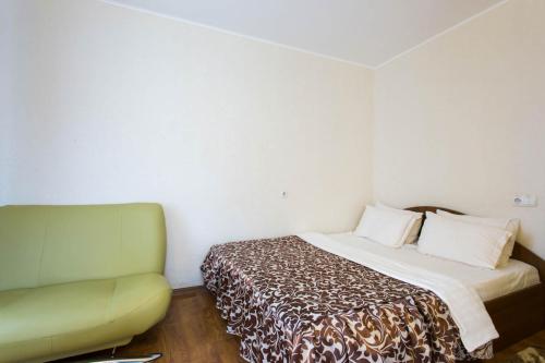Una cama o camas en una habitación de Excellent studio apartment in the Center - Kravtsova lane 13B