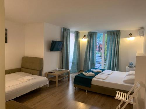 מיטה או מיטות בחדר ב-Мини-отель New Gagra