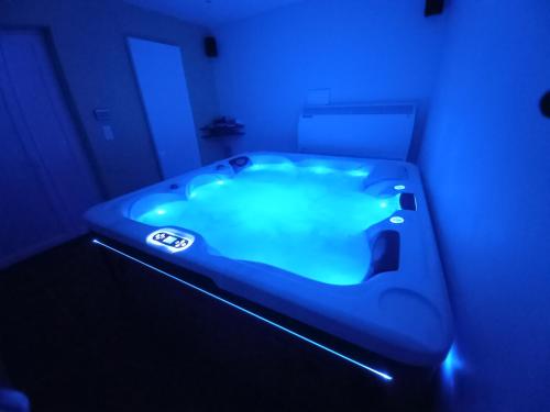 a blue bath tub in a dark room at CHEZ TANTE SOLY in Le Chambon-sur-Lignon