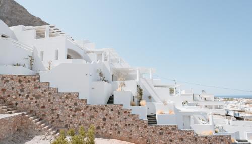 a view of the stairs of a white house at Mon Signor in Kamari