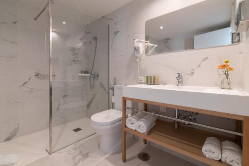 Kylpyhuone majoituspaikassa Hotel Agaró