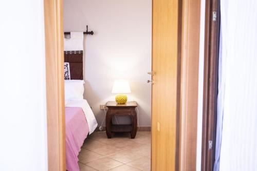 A bed or beds in a room at Dimora Fanale, Villa Esclusiva con Piscina Privata - Fanale Rentals