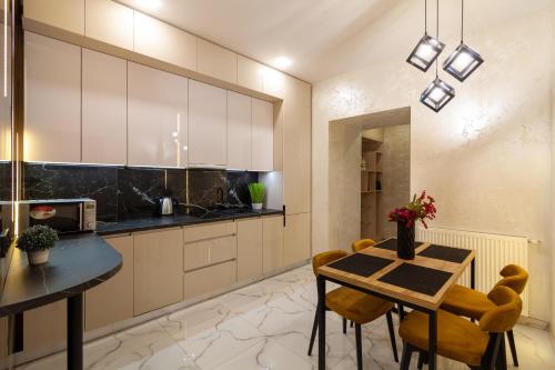 Gallery image of Alfa Apartments Svobody 39 in Lviv