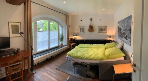 a bedroom with a bed and a desk and a television at Köbelerhof - Stilvoll eingerichtete Landwohnung in Kördorf
