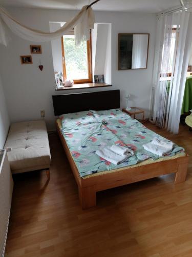 
Ein Bett oder Betten in einem Zimmer der Unterkunft Kräuter-Heidi
