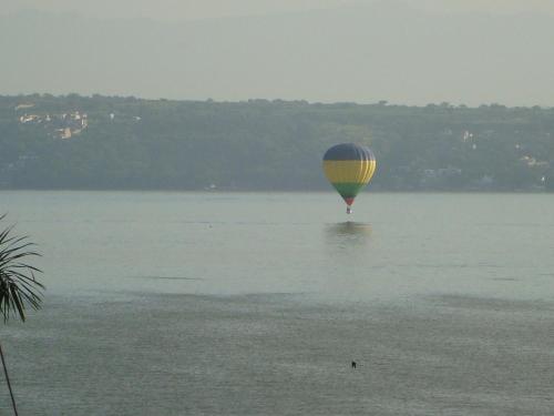 a hot air balloon floating in the water at Hotel Los Angeles in Tequesquitengo