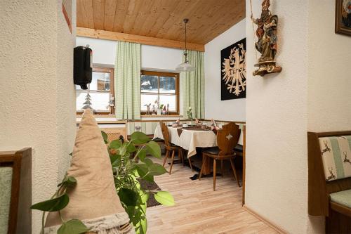 مطعم أو مكان آخر لتناول الطعام في Pension Berggeist
