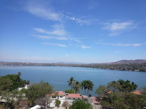 a view of a large body of water with palm trees at Hotel Los Angeles in Tequesquitengo