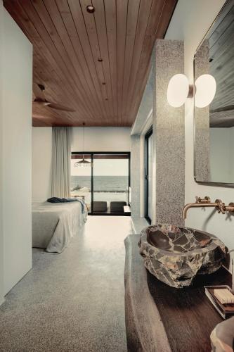 a hotel room with a bed and a bath tub at Meraviglia Slow Living in Preveza