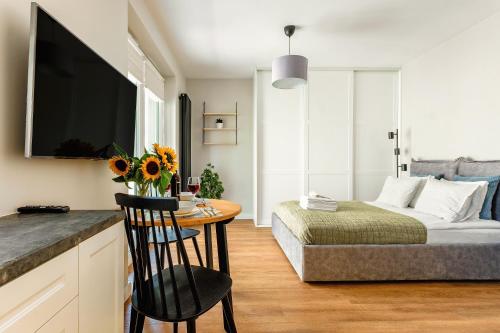 Μια τηλεόραση ή/και κέντρο ψυχαγωγίας στο Aparthotel Plac Litewski Premium