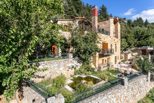 Ifigenia Lux MAISONETTE in oldtown and Villas in theriso vilage 14 km outside of chania