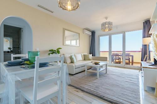 Chic Beachfront Flat with Amazing Sea Views and Private Indoor Parking
