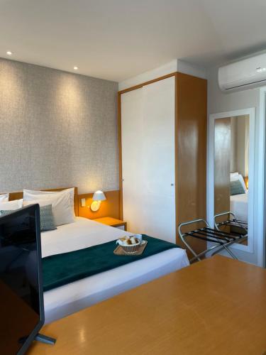 Ένα ή περισσότερα κρεβάτια σε δωμάτιο στο Flat IATE CLUBE Home Experience Praia do Canto