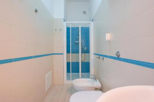 Koupelna v ubytování Fortyfourbandb