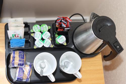 Utensilios para hacer té y café en Huntsman Tavern