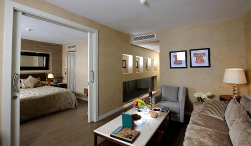 Giường trong phòng chung tại Elegance Hotels International Marmaris