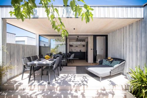 Arcadia Eco-Luxe Mobile Homes with infinity pool by OIKO Collection