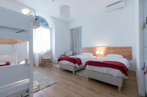 En eller flere senger på et rom på Lagoa Hostel & Suites