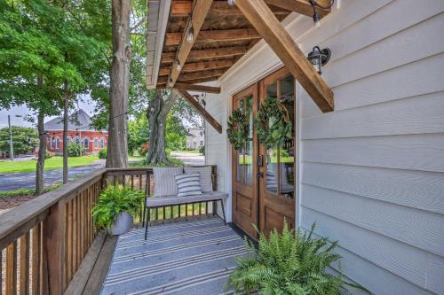 Chic Carrollton Cottage with Updated Interior! – Photos 3